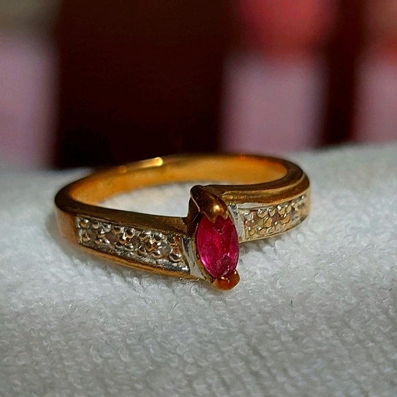 Sold - 10K ruby ring size 4.5 - Picture 1 of 2